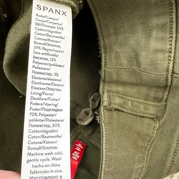 Spanx - Stretch Twill Ankle Cargo Pant Darkened Olive - Picture 14 of 15